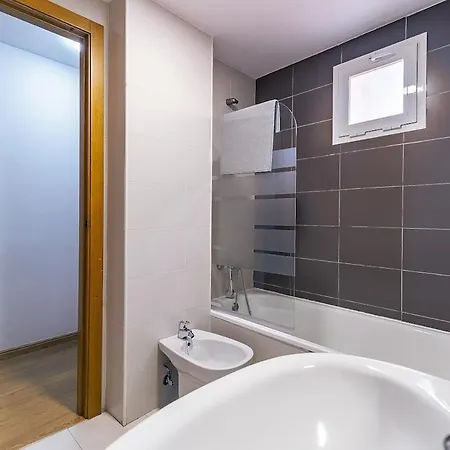 Premium Executive With Free Parking -